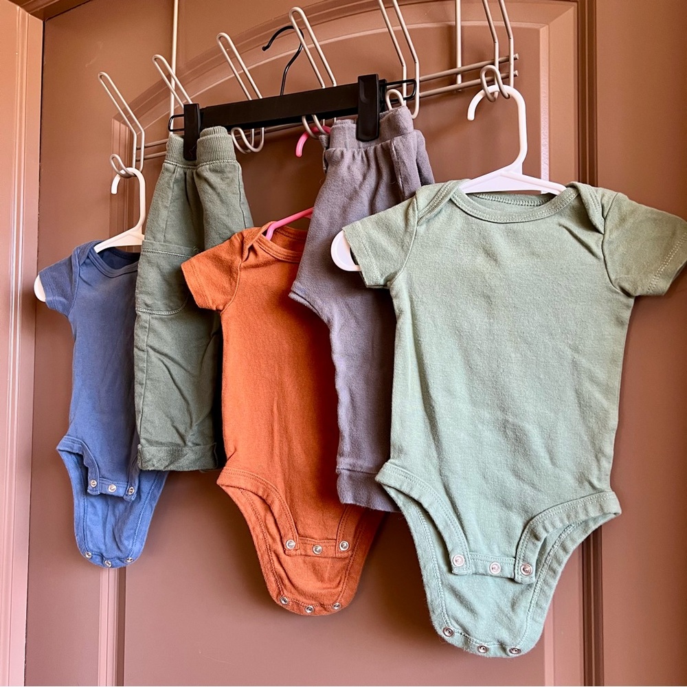 Lamaze Set of Colorful Baby Onesies and pants - 5pcs - size 6 months